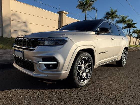 JEEP COMMANDER 1.3 T270 TURBO FLEX OVERLAND AT6 JEEP COMMANDER 1.3 T270 TURBO FLEX OVERLAND AT6